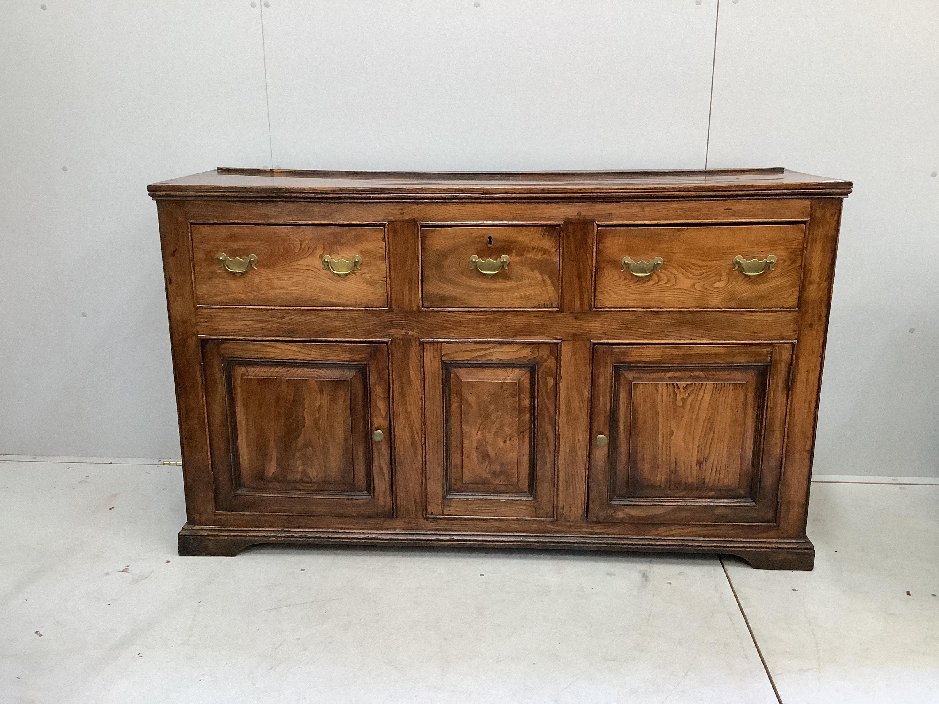 A late 18th / early 19th century elm low dresser, width 153cm, depth 48cm, height 92cm